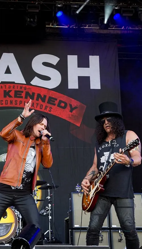Slash feat. Myles Kennedy & The Conspirators au Festival de Nîmes...
