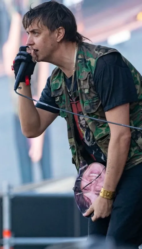 Surprise ! The Strokes reviennent fort avec le titre « Going...