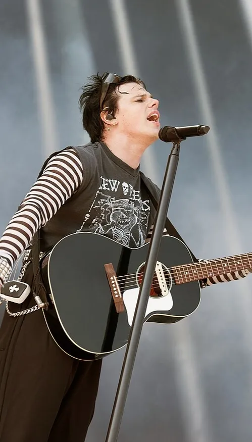 Yungblud mobilise ses fans pour les enfants victimes de guerre