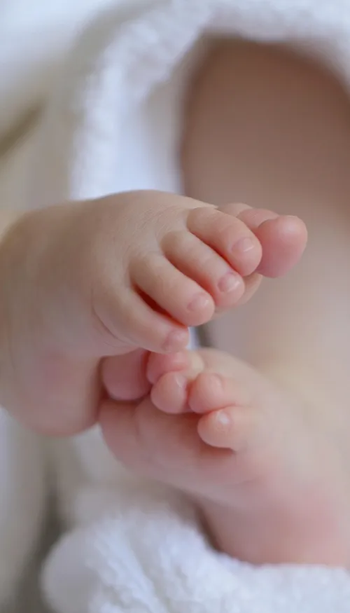 Un bébé opéré d’une tumeur in-utero, une première mondiale ! 