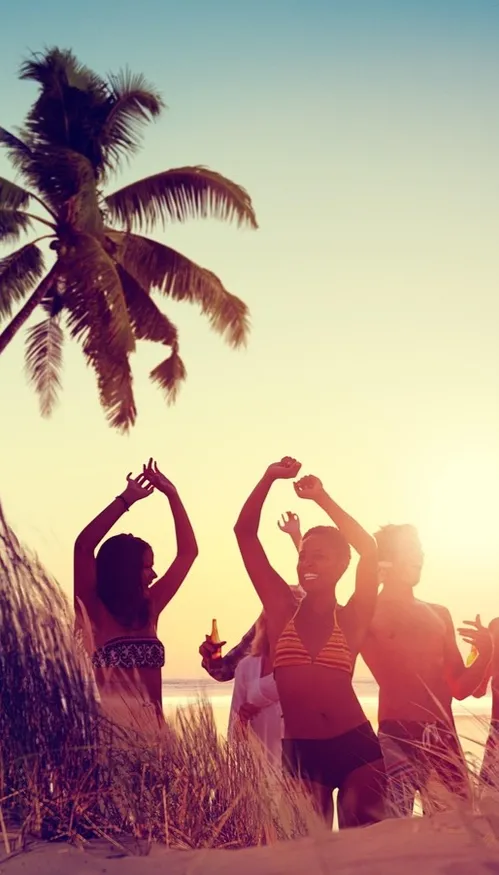 Ibiza vs Mykonos : où faire la fête cet été ?