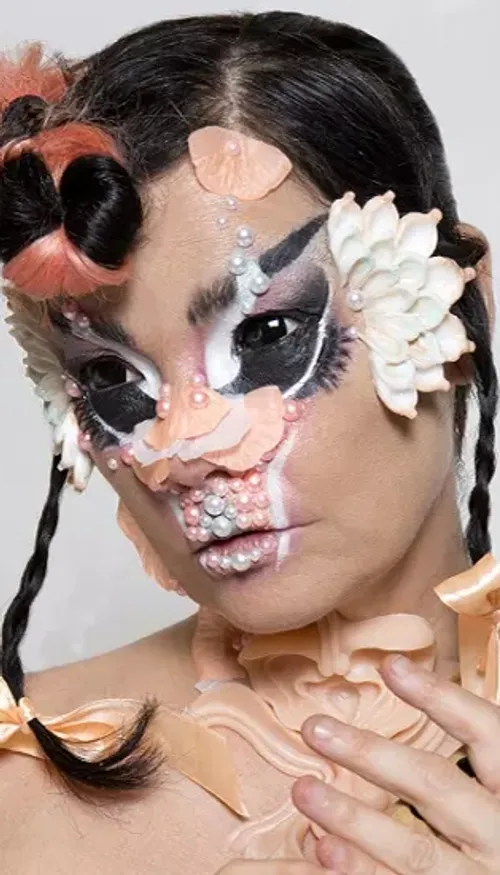 Björk prépare une expérience sonore immersive à Paris