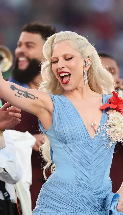 Lady Gaga invitée de Bad Bunny pour le show de la mi-temps du...