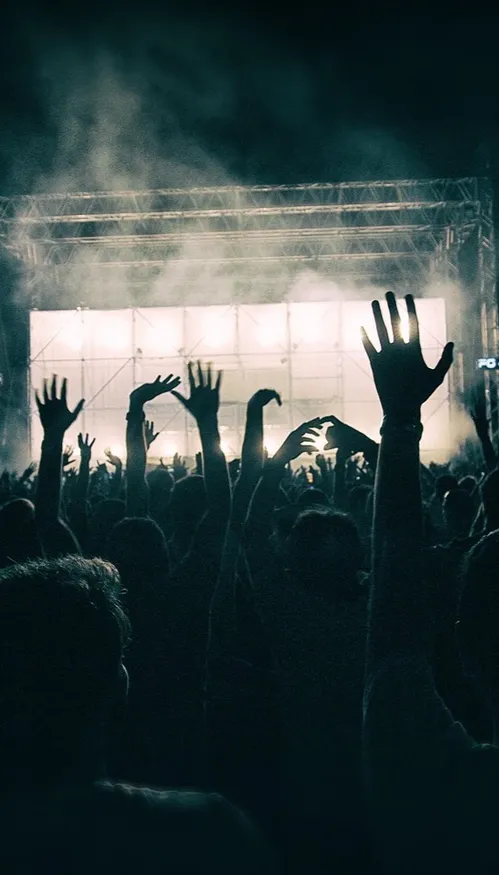 Soirées sans téléphone : le clubbing se déconnecte