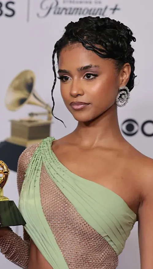 Tyla décroche le disque d'Or sur son premier Opus !