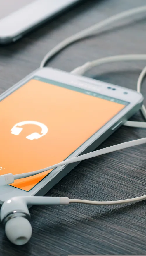 Il détourne 8 millions avec des chansons créées par IA