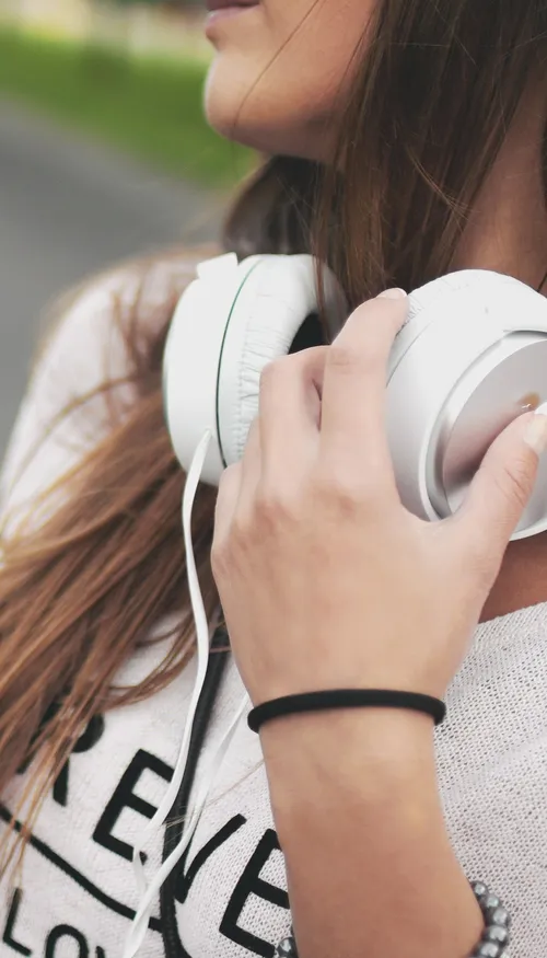 La musique générée par l’IA exclue des charts en Australie