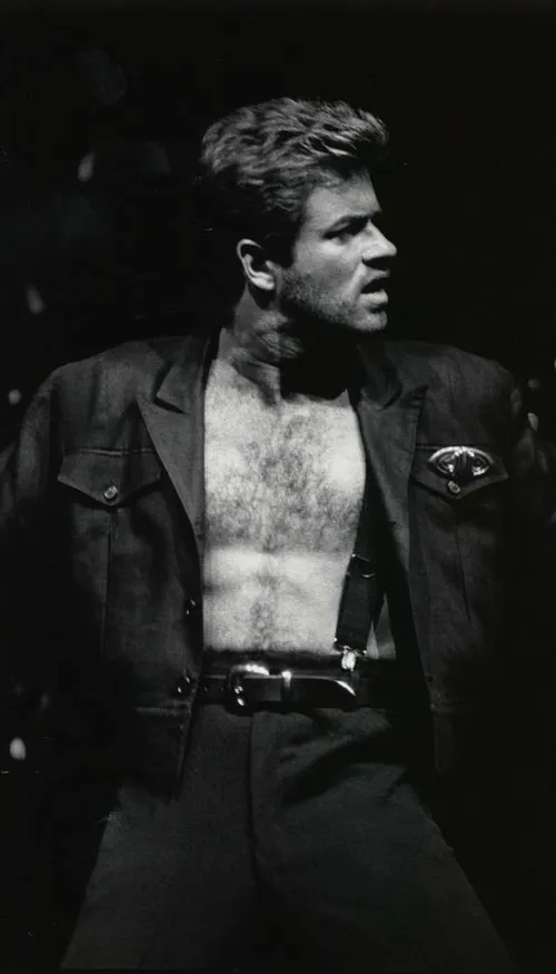 George Michael revit en concert dans le teaser de « The Faith Tour »