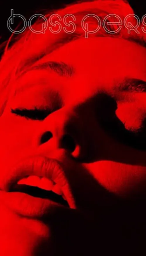 Miley Cyrus transforme son titre « Bass Persuades » en bombe...