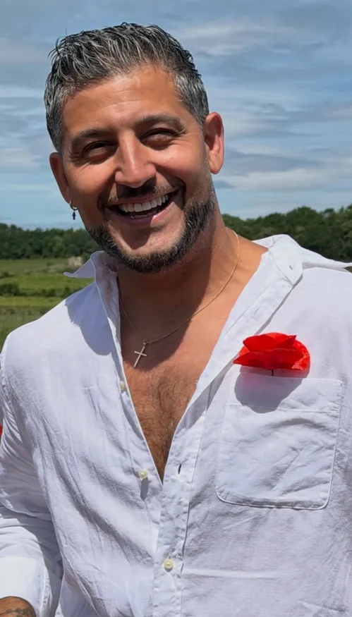 LOUKAS "Y'a quoi" : toujours plus de soleil sur Latina