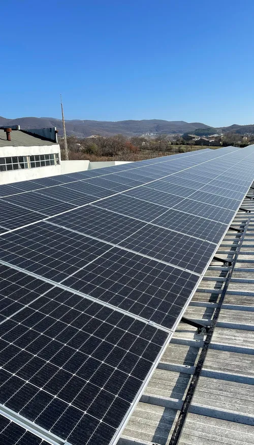 Des centrales solaires sur les voies ferrées : une innovation...