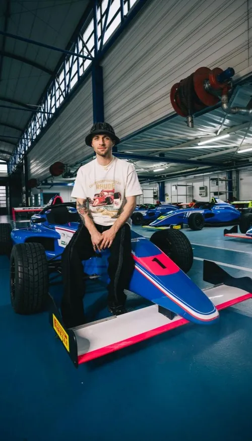 Squeezie ressort ses hits de l’été !