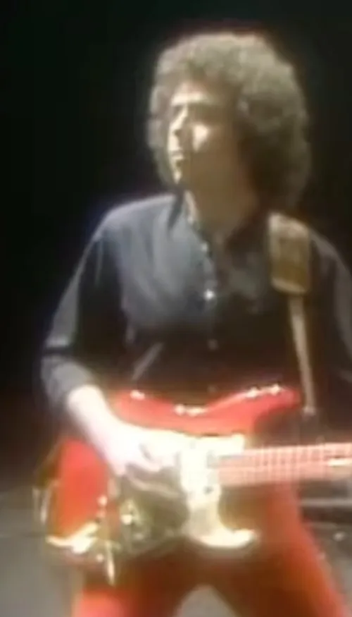 Guitares et guitaristes de légende : la PGM/Moon Stratocaster rouge...