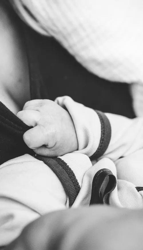 Des lycéens fabriquent un banc pour allaiter en toute intimité