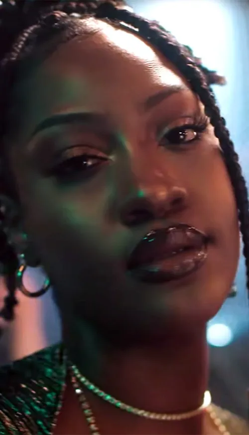 Tems s’illustre dans une performance live chez Colors