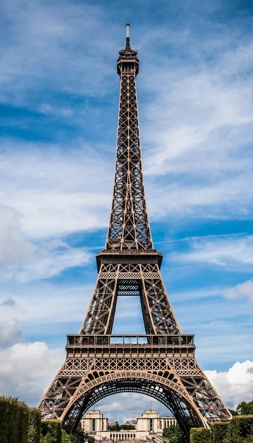 Un hommage aux femmes savantes sur la Tour Eiffel 