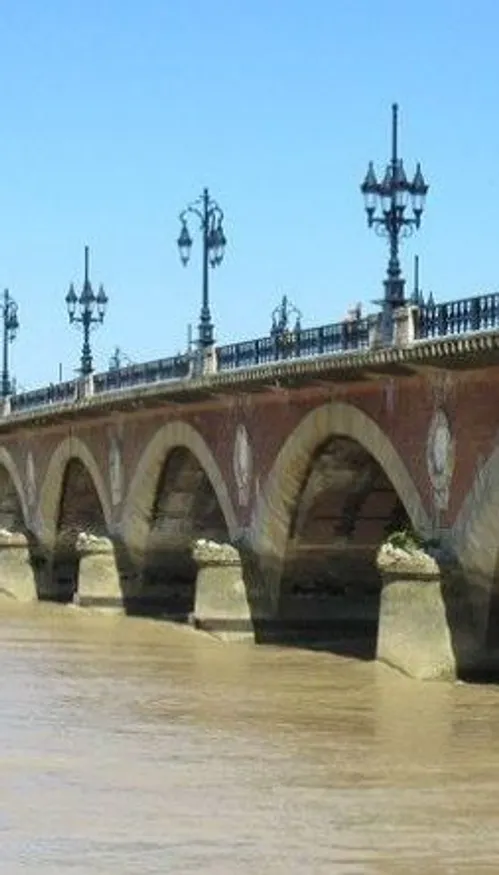 Bordeaux : le trafic du tram encore stoppé pour l'été sur le pont...